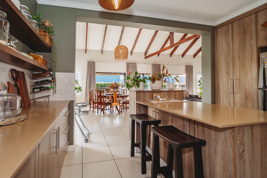 4 Bedroom Property for Sale in Kraaibosch Manor Western Cape